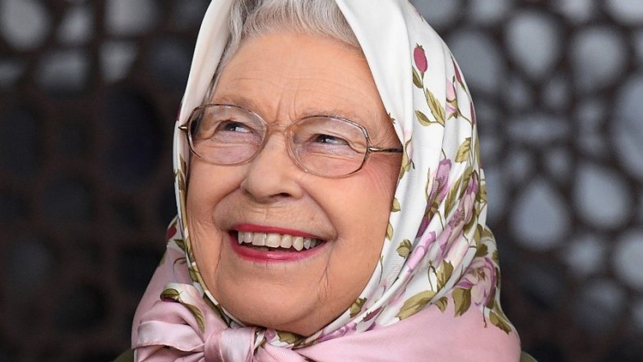 The Queen Has Seven Very Particular Eating Habi...