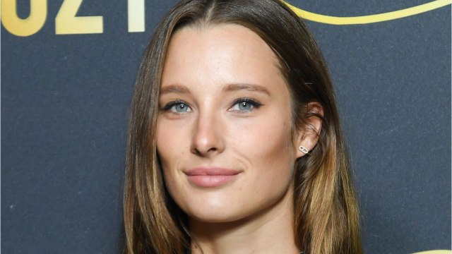 GALA VIDEO –Ilona Smet enceinte de son premier enfant : David Hallyday et Estelle Lefébure aux anges