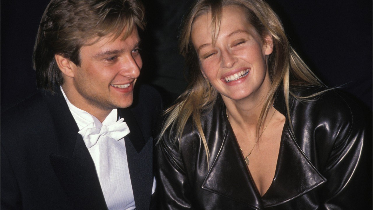 Voici - PHOTO David Hallyday et Estelle Lefébure comblés : leur fille Ilona Smet est enceinte et dévoile son ventre arrondi !