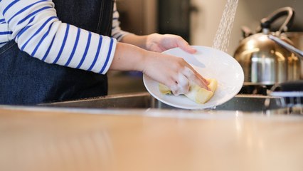 These 'Magic' Gloves Will Halve The Time You Spend Washing Up