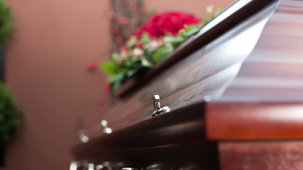 74-year-old man wakes up in a freezer 20 hours after being declared dead