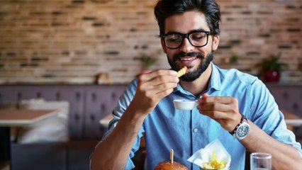 Dating 101: Who should get the bill on the first date?