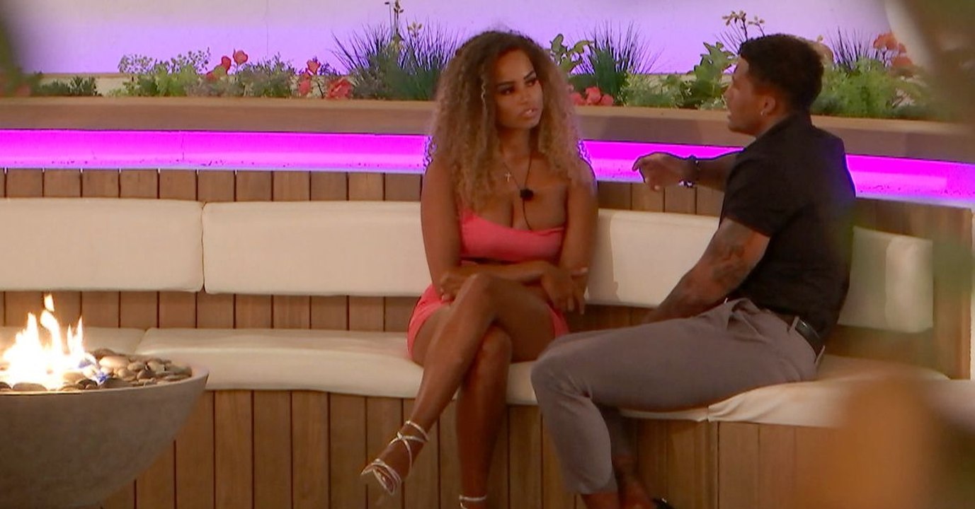 A Body Language Expert Exposes Couples’ True Thoughts
