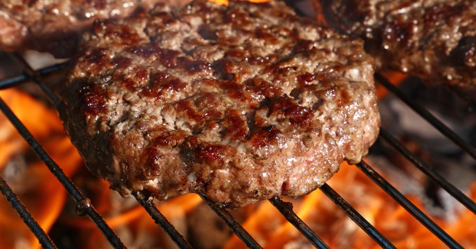 Here's Why You Should Put An Ice Cube On Your Burger Patties When Grilling Them