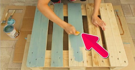 She Transformed This £5 Pallet Into A £150 Piece Of Furniture For Barely Anything