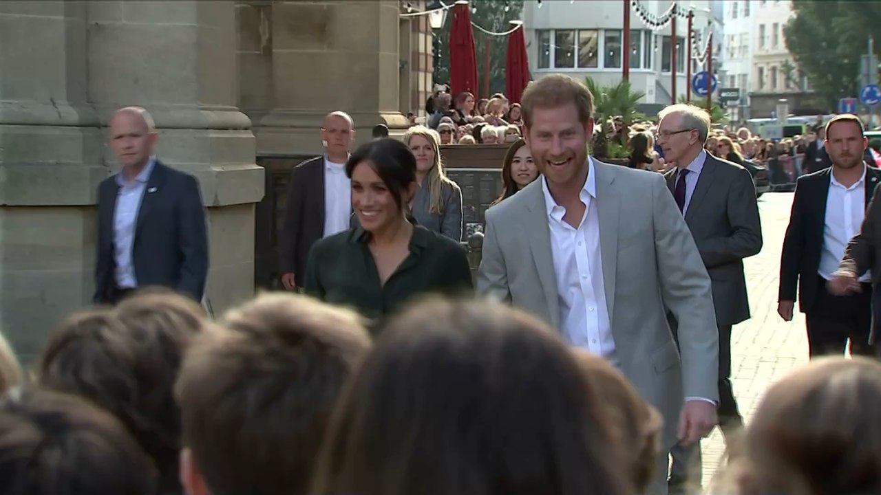 Meghan 'silenced?' Royal expert hits back: 'The Queen is not some mafia boss!'