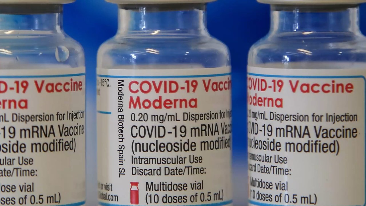 Nearly half a million vulnerable Brits to be offered a third COVID jab