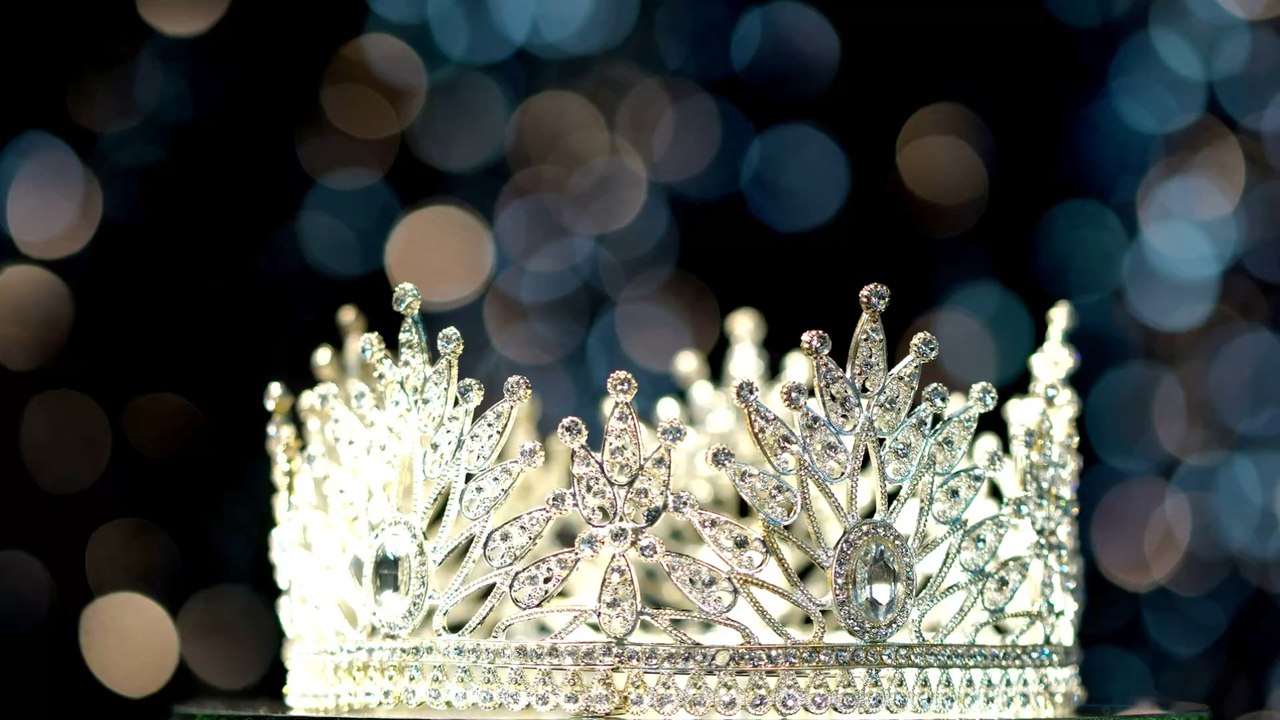 Miss France Pageant Sued: Moms, short people an...