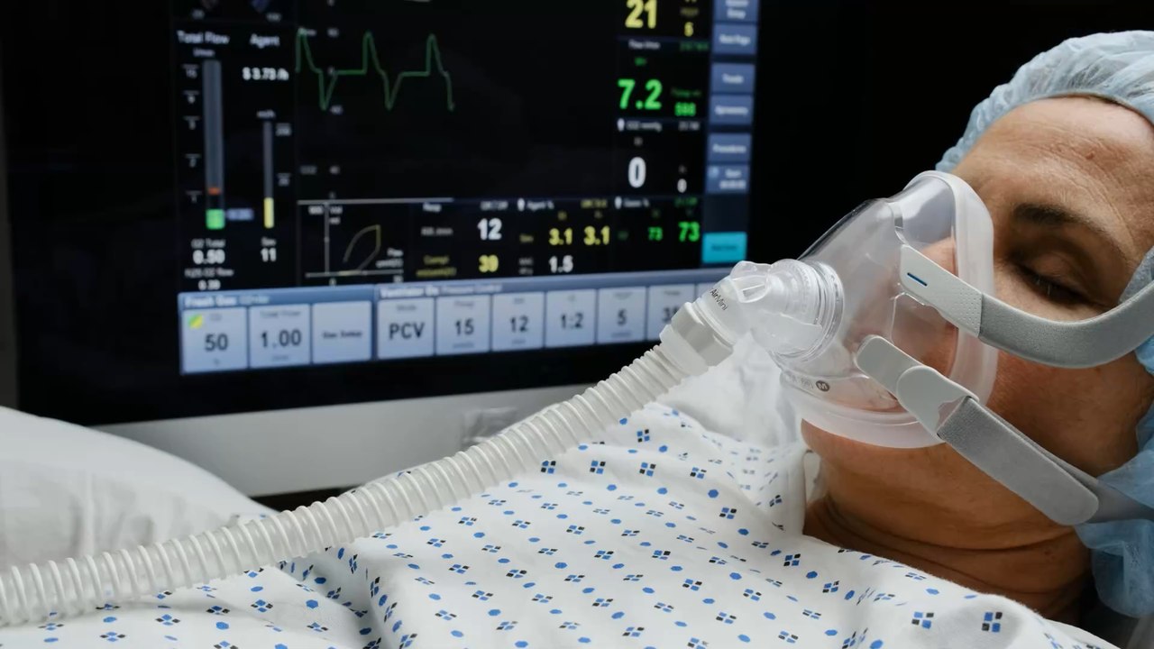 Woman gives birth while in coma after contracting Covid-19