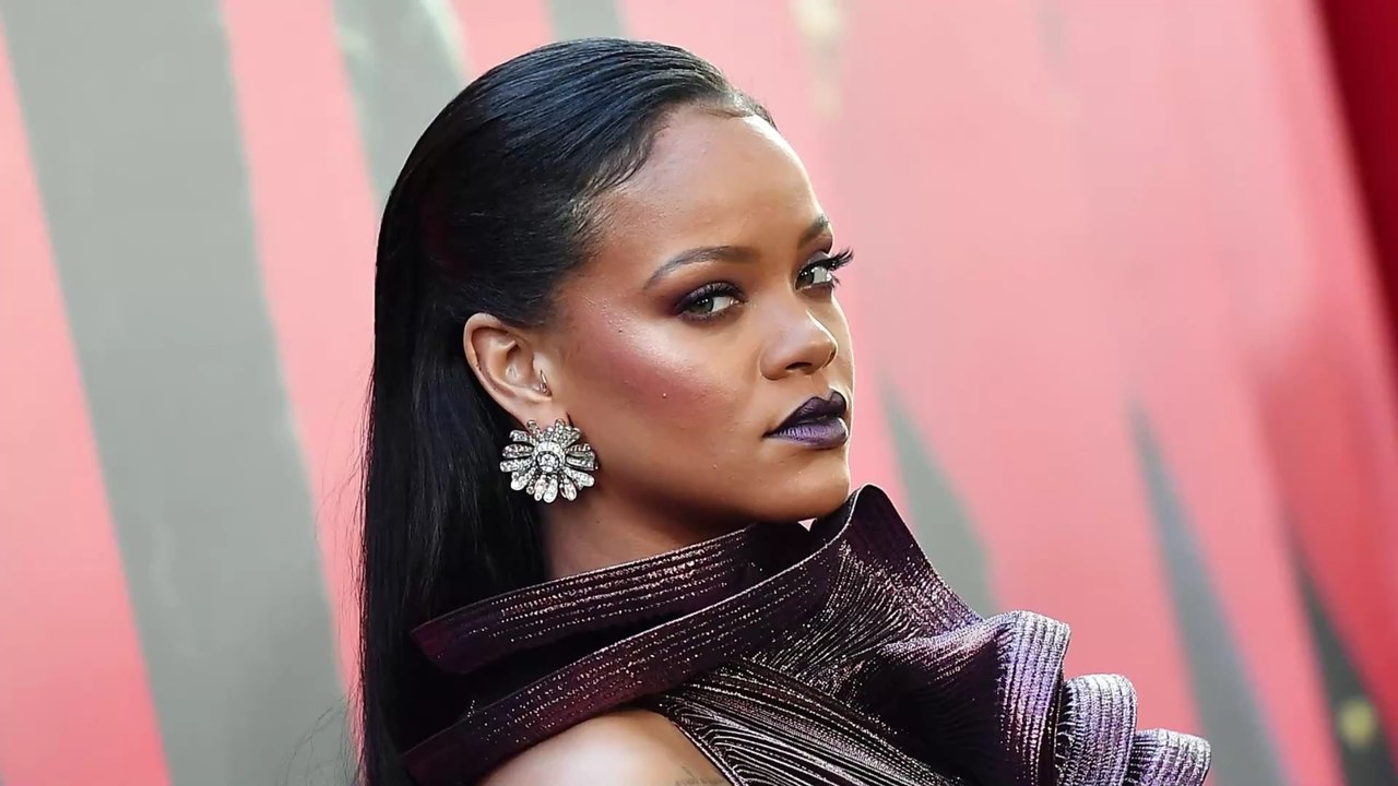 Rihanna ose le pyjama troué au niveau des fesses