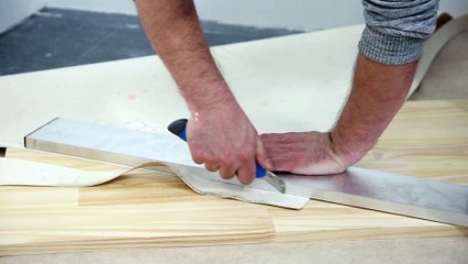 Les Tutos Maison & Travaux - Comment poser un sol PVC rouleau ?