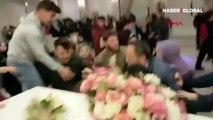 Sakarya'da düğün salonunu savaş alanına çeviren aileler kamerada
