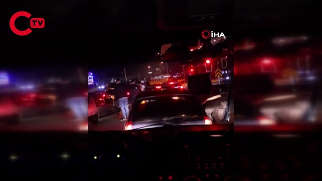 Bursa’da yolu trafiğe kapatıp eğlendiler