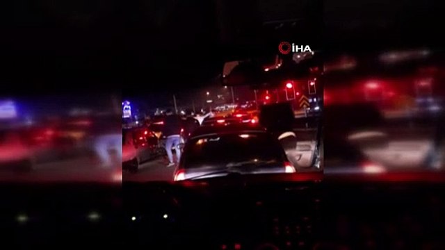 Bursa’da asker eğlencesi! Yolu trafiğe kapatıp eğlendiler