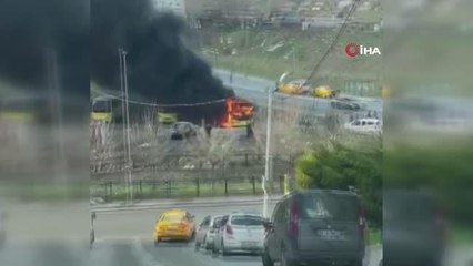 Esenyurt Kıraç mevkiinde park halindeki İETT otobüsü alev topuna döndü