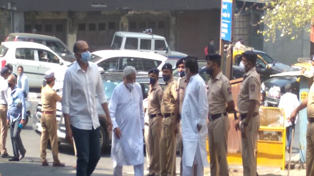 Lata Mangeshkar को श्रद्धांजलि देने पहुंचे Javed Akhtar , Watch Video | FilmiBeat