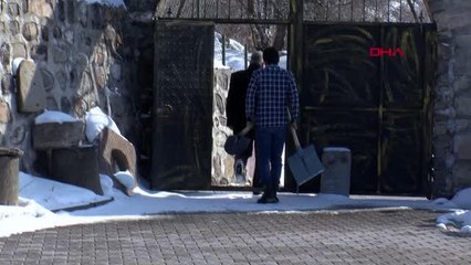 400 YILLIK KUYULARINI YAZIN SOĞUK SU İÇMEK İÇİN KARLA DOLDURDULAR