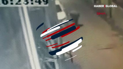 Sarıyer'de bir kişi park edilen 10 aracın lastiğini kese kese sokakta dolaştı