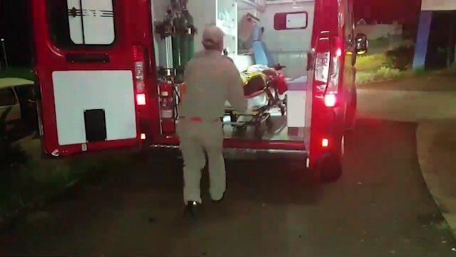 Homem tem suspeita de fratura no joelho após ser agredido com pauladas no Bairro Universitário