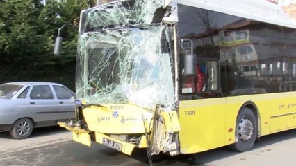 BAŞAKŞEHİR'DE İETT OTOBÜSLERİ KAFA KAFAYA ÇARPIŞTI 6 YARALI