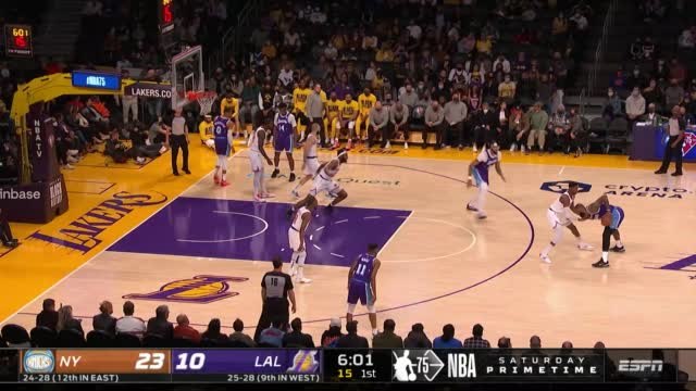 LeBron and AD combine for impressive alley-oop