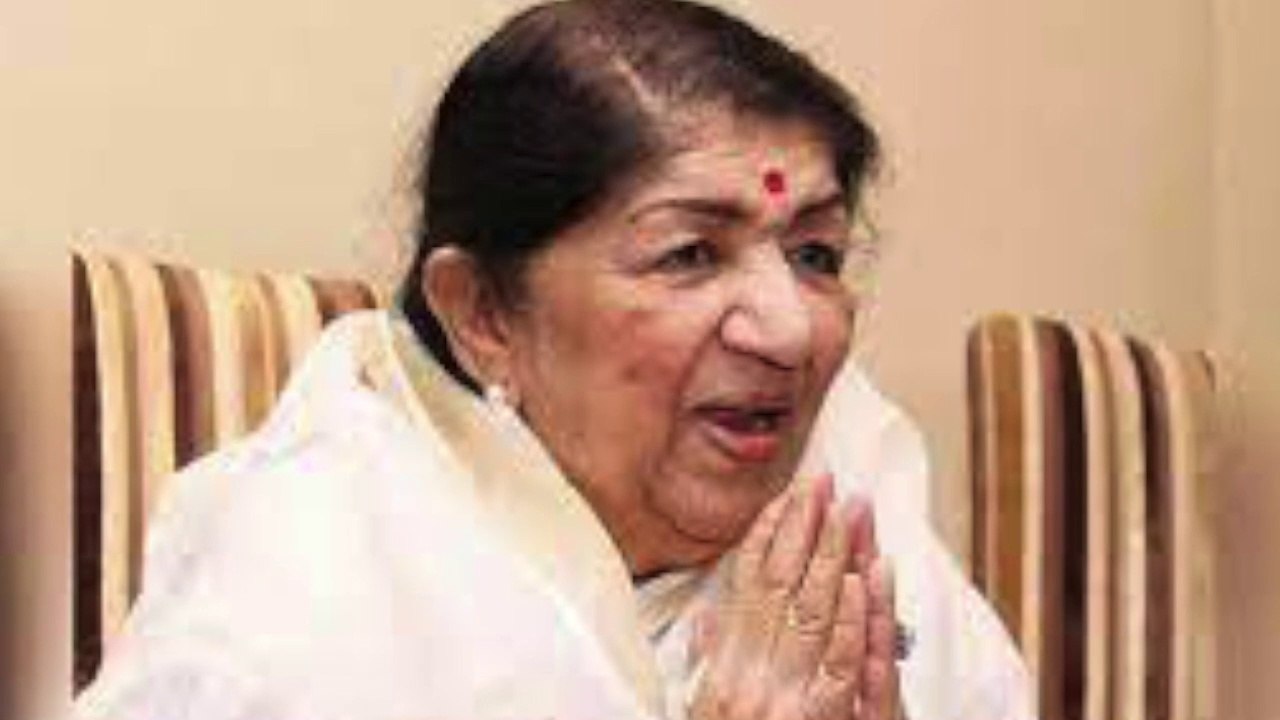 Bollywood celebs grieve the passing of India's Nightingale Lata Mangeshkar