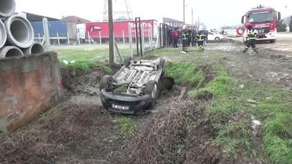 Otomobil kanala uçtu, 2 kişi yaralandı