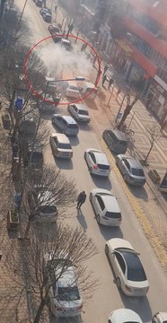 ASKER UĞURLAMASINDA YOLU KAPATIP, MEŞALELERLE ÇİFTETELLİ OYNADILAR