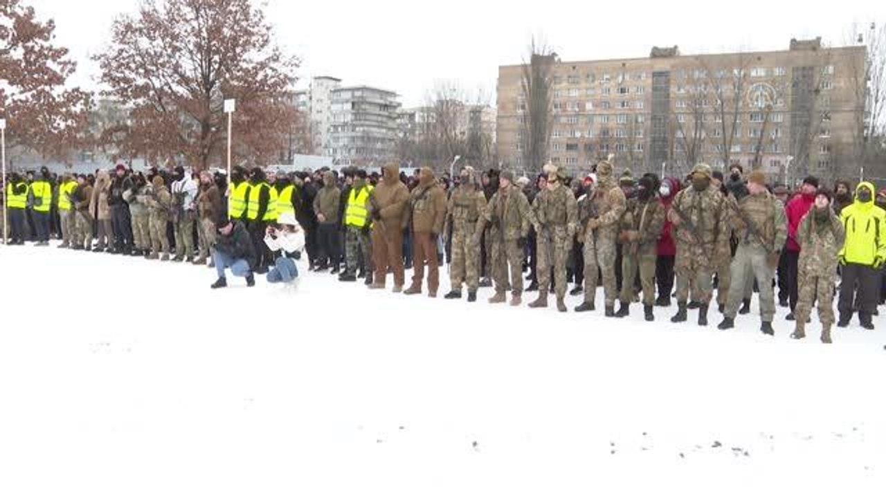 Ukrayna'da sivillere temel savunma eğitimi verildi