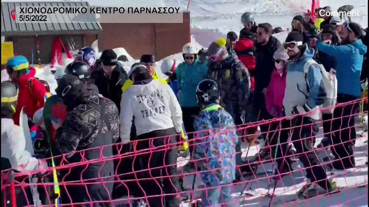 Ελλάδα: «Πλημμύρισε» κόσμο το χιονοδρομικό κέντρο Παρνασσού