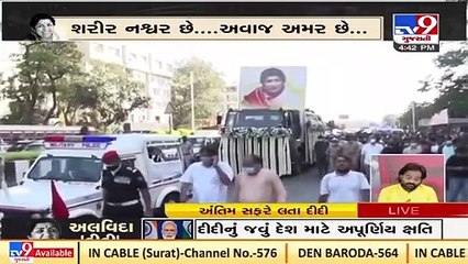 People join the funeral procession of Lata Mangeshkar as it proceeds to Shivaji Park _ Mumbai _ TV9
