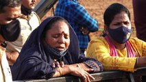 Lata Mangeshkar funeral Updates:  Lata का गाना गाकर रो पड़ी फैन ; Check out | FilmiBeat