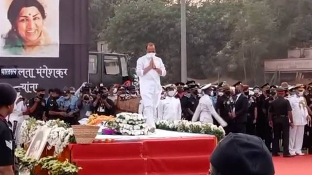 Lata Mangeshkar funeral Updates: Lata को आखिरी विदाई देने पहुंचे Ajit Pawar ; Check out | FilmiBeat