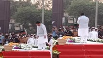 Lata Mangeshkar Last Rites: Ex CM Sharad Pawar ने लता जी को ऐसे दी विदाई, |FilmiBeat