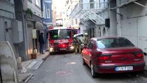 Beyoğlu'nda metruk binada korkutan yangın