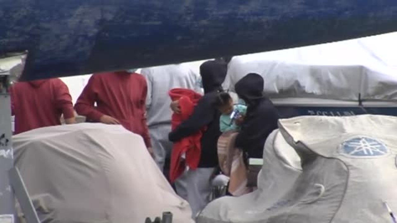 La llegada de nuevas pateras pone al límite los servicios de atención a menores inmigrantes en Canarias