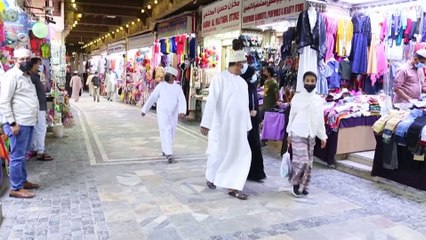 حفاظا على الموروث: سلطنة عمان تشدد قواعد تصميم وحياكة وترويج الدشداشة