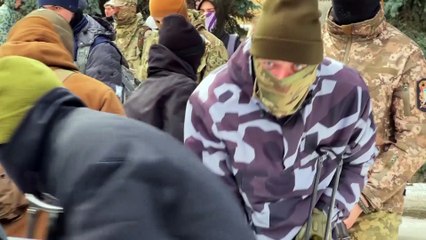 Ucrania entrena a sus civiles mientras la OTAN y Rusia continúan el despliegue de fuerzas