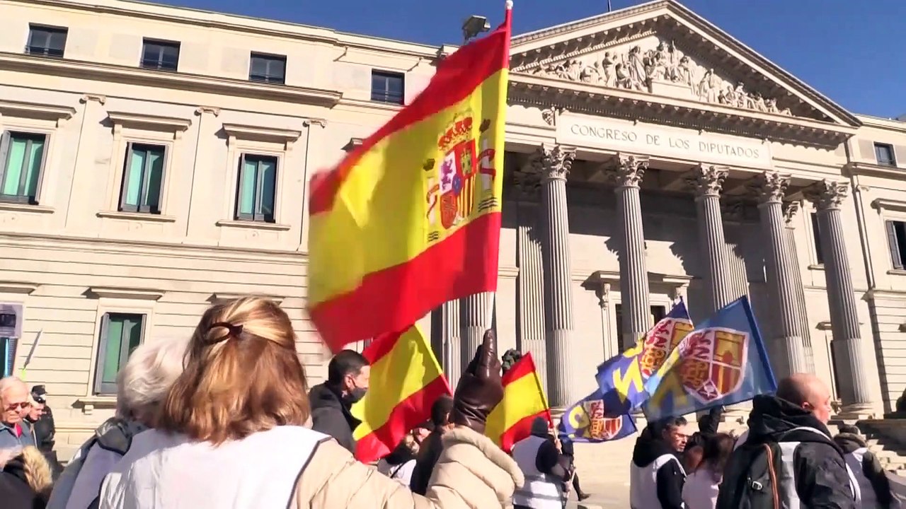 'Ende aller Corona-Regeln!' Nachahmer von Kanadas Trucker-Protesten in Europa