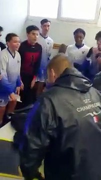 Belle Ambiance dans les vestiaires Champenois après la victoire des U16 3-2 face à Courdimanche