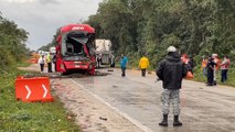 Un saldo de 8 muertos deja el choque de un autobús de turismo en México