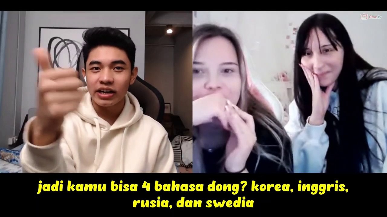 Aku Ngomong Banyak Bahasa Sampe Buat Mereka Ketakutann, DIKIRA MATA MATA !! - Ome.TV Internasional | Fiki Naki