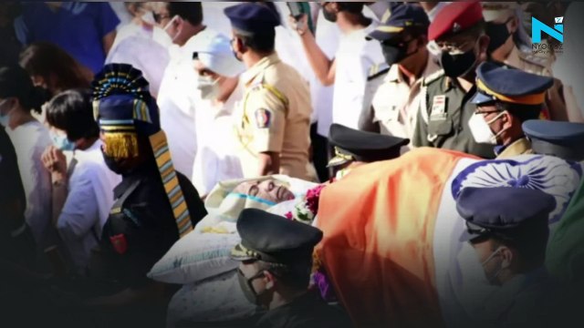 Did Shah Rukh Khan ‘spit’ on Lata Mangeshkar mortal remains? Know the truth