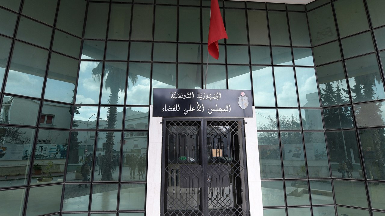 ما وراء الخبر ـ ما المتوقع من سعيّد بعد حل المجلس الأعلى للقضاء؟