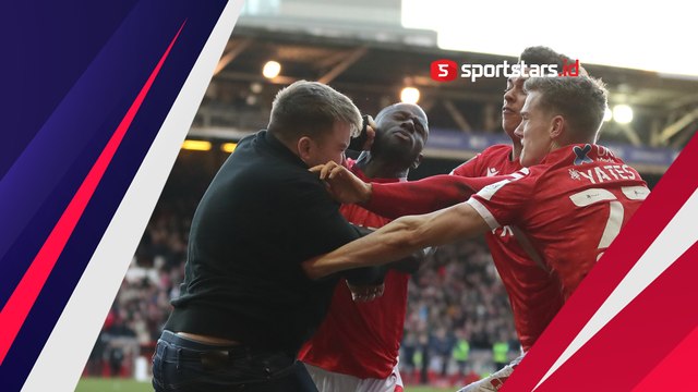 Terobos Masuk Lapangan, Fans Leicester Bogem Pemain Nottingham Forest Saat Rayakan Gol