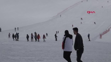 HAKKARİ'DEKİ '4'ÜNCÜ KAR FESTİVALİ'NDE ANADOLU ATEŞİ GÖSTERİSİ