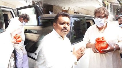 Lata Mangeshkar की Ashes लेकर Family Members पहुंचे उनके घर Watch Full Video | Boldsky