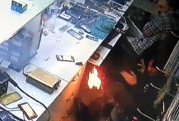 TAMİRDEKİ TELEFONUN PATLAMA ANI KAMERADA