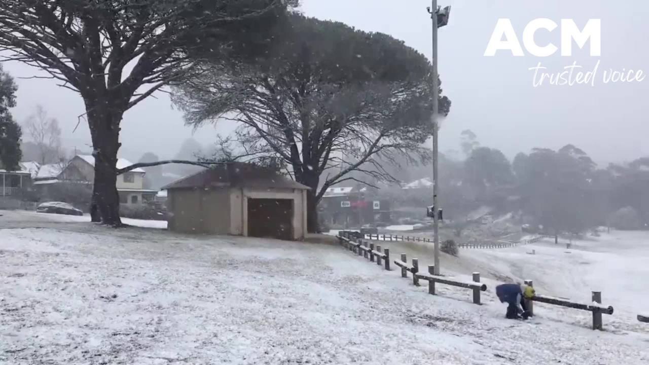 Snow falling at Katoomba, NSW - June 10, 2021 - Blue Mountains Gazette