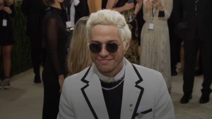 Pete Davidson tiene una "novia"